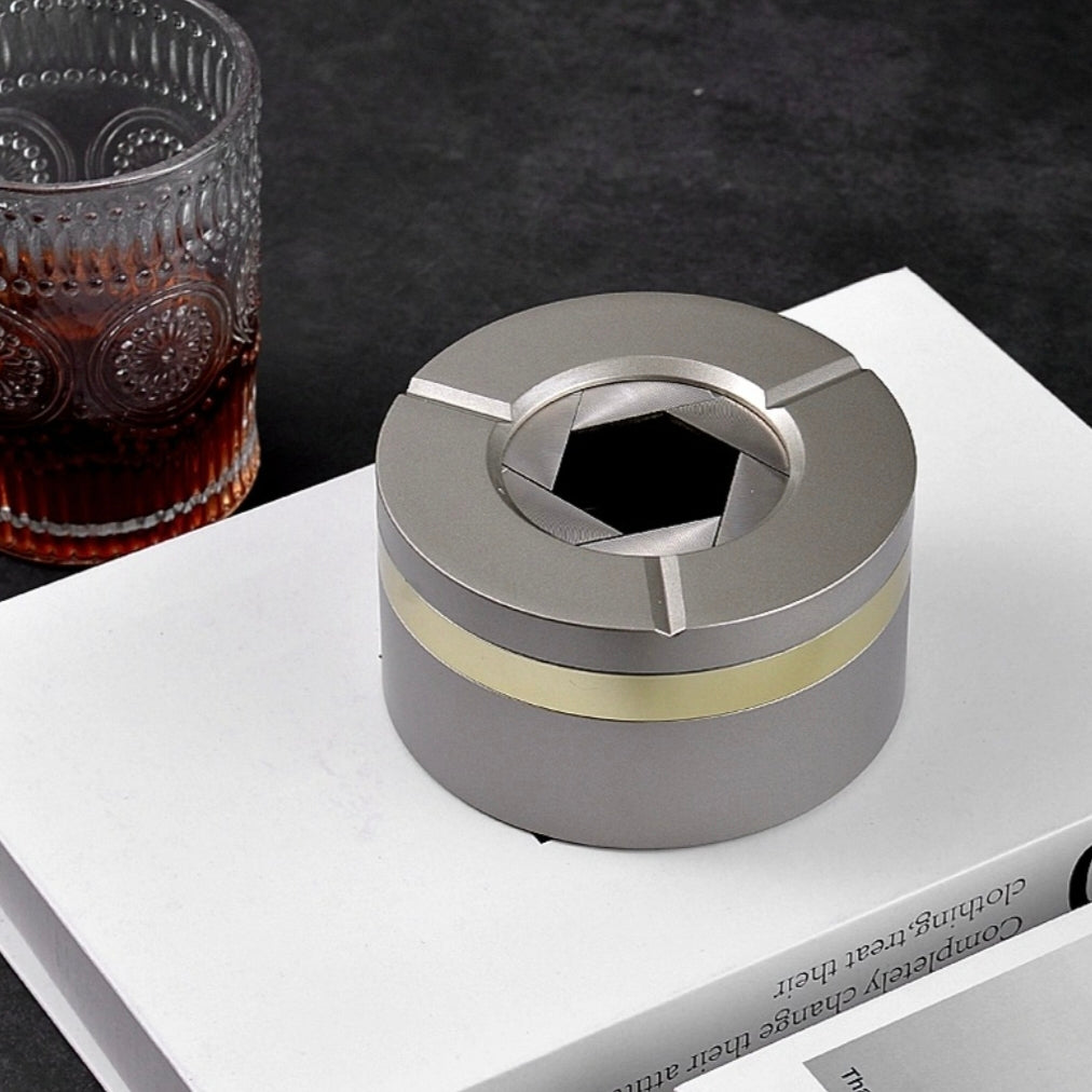 ✨✨ 360° Rotating-Seal Stainless Steel Ashtray - Now On Sale 🚬🚬 Odor-Tight & With Cigarette Holder for Car & Home